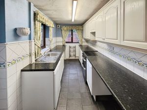 Kitchen- click for photo gallery